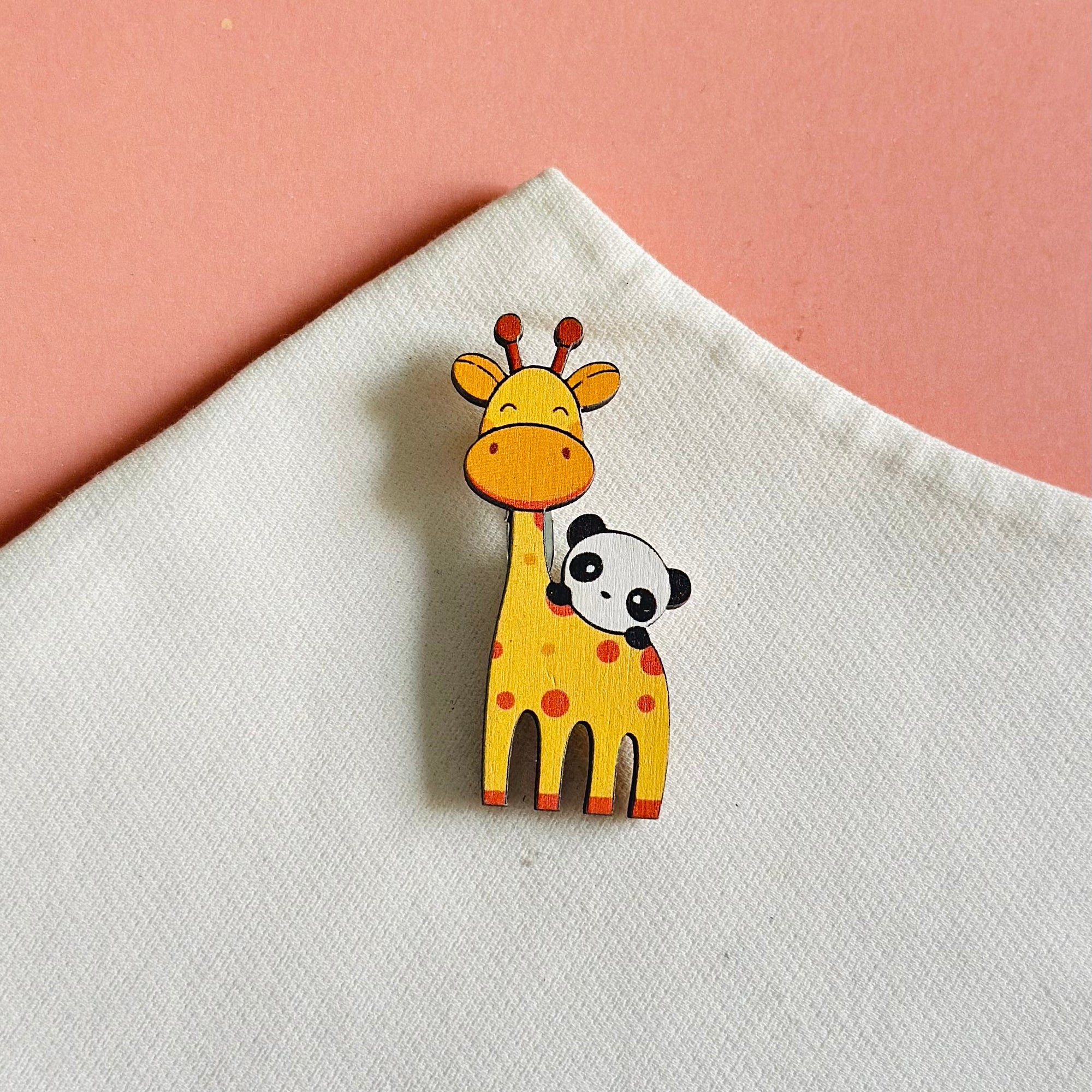 Giraffe standard brooch