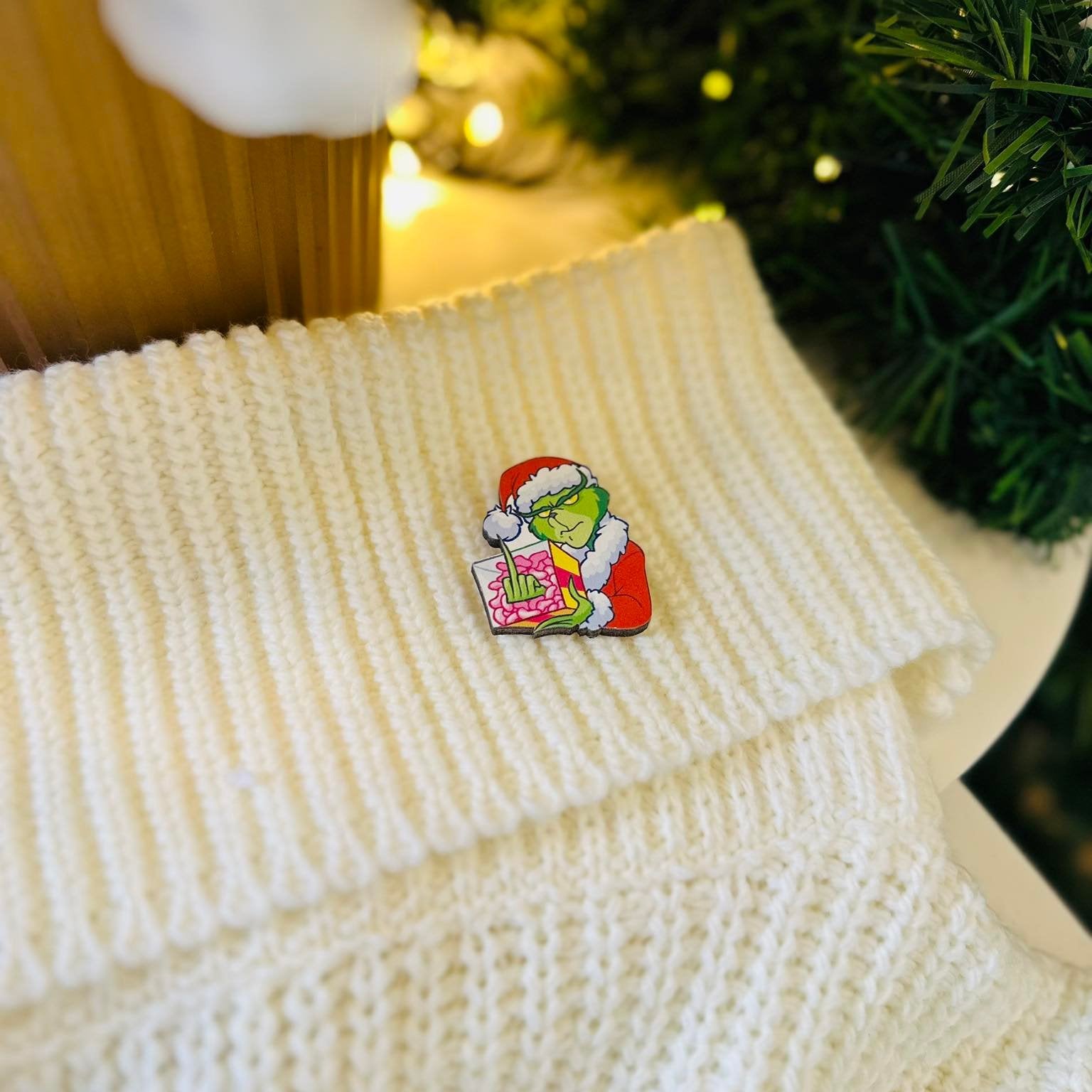 The Grinch With Various design Gifts/Fireplace/Coffee Standard Brooch