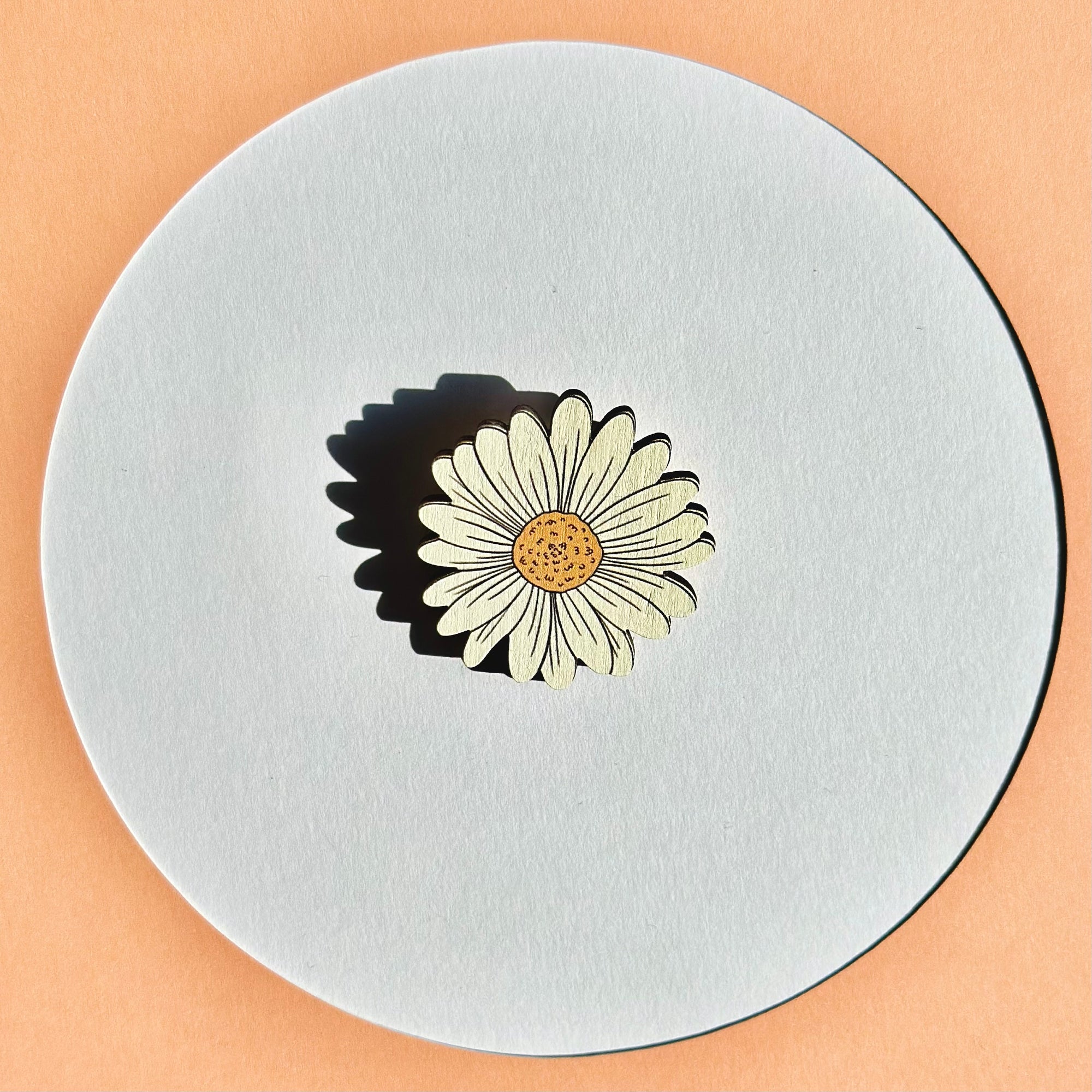 Daisies standard brooch