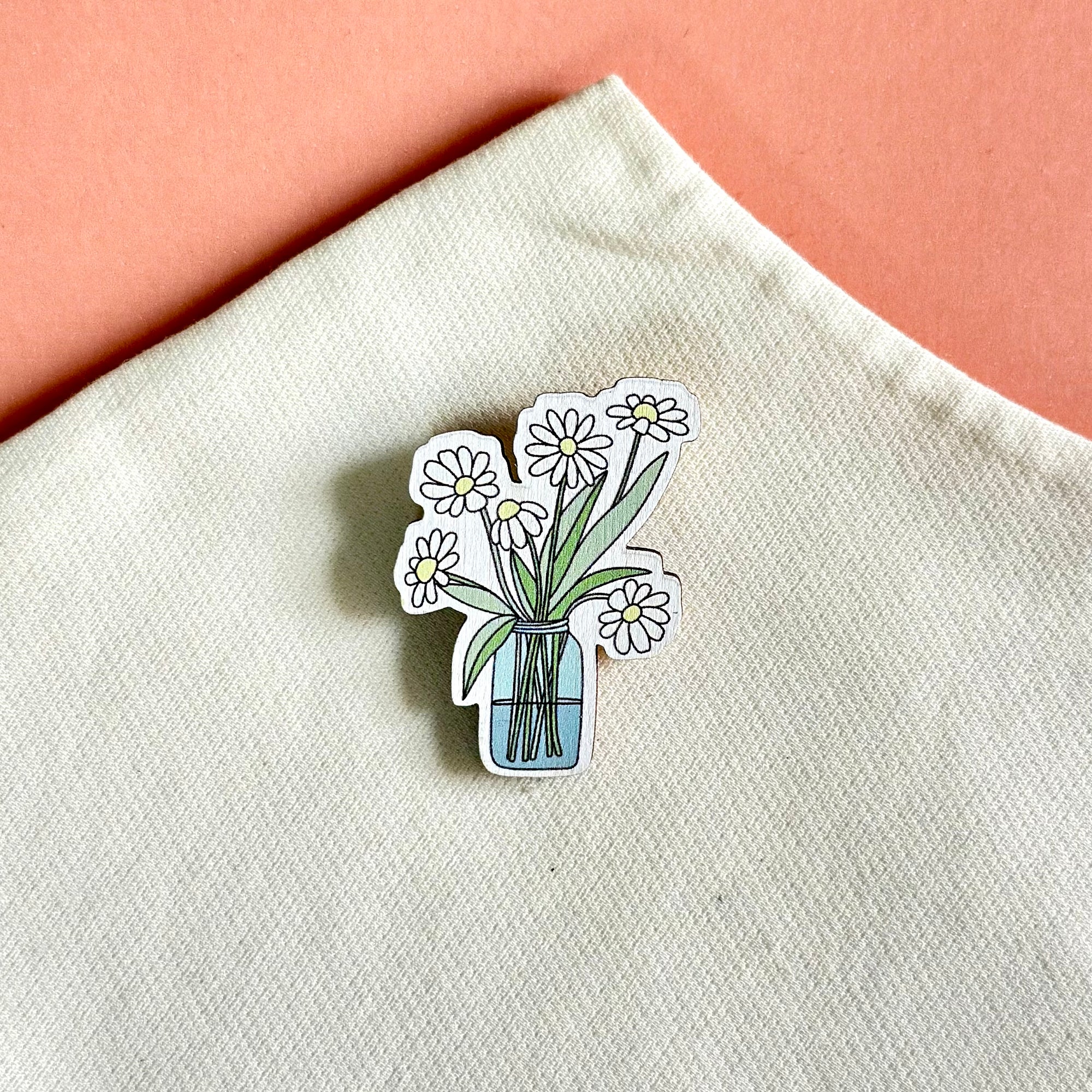 Daisies standard brooch