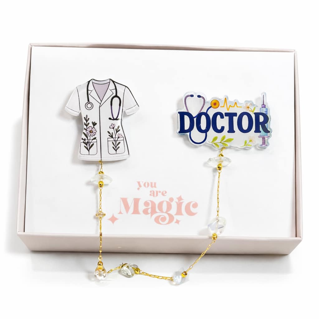 Doctor: ორგანული მინის გულსაბნევი, ბუნებრივი თეთრი მთის ბროლის ქვებით