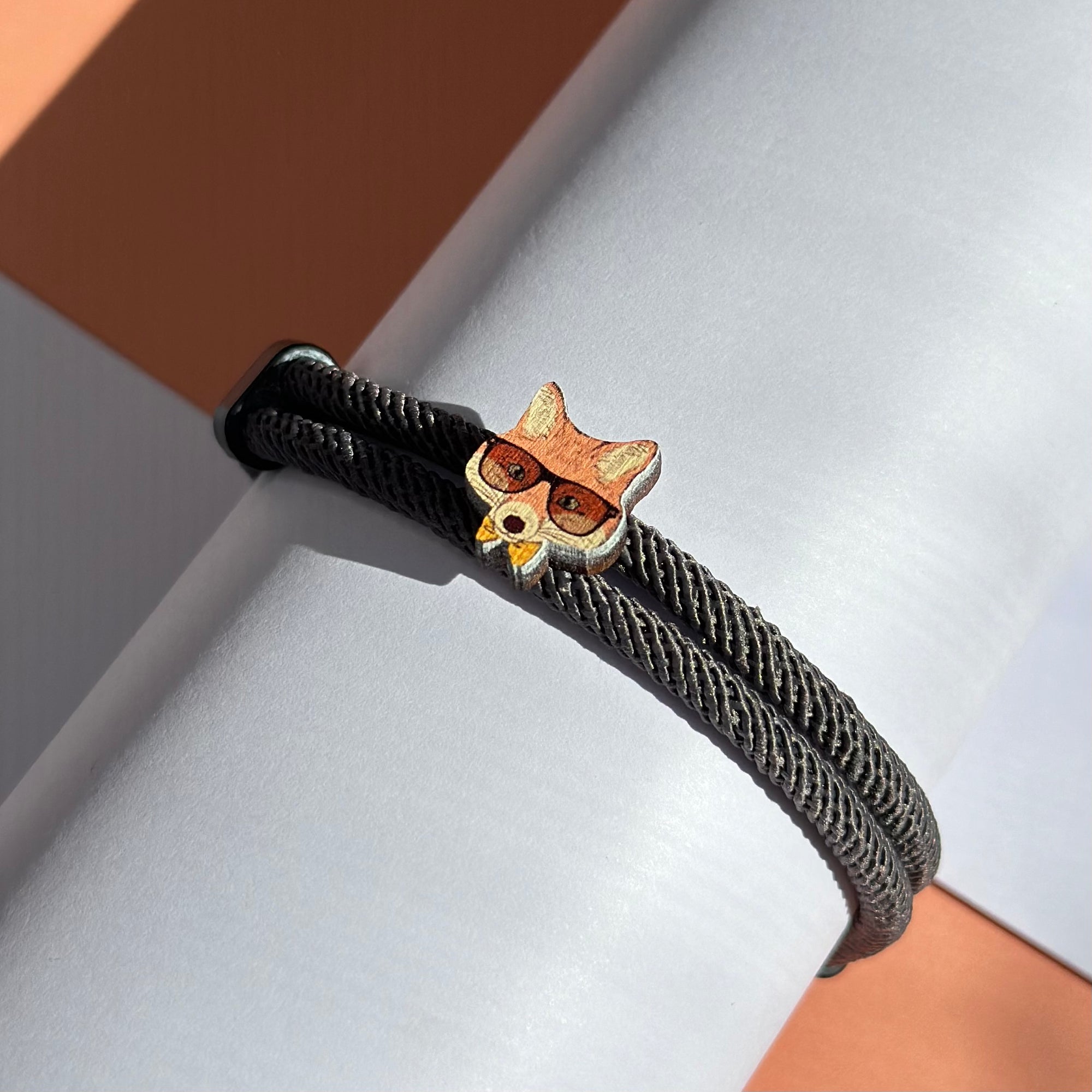 Bracelet with fox glasses