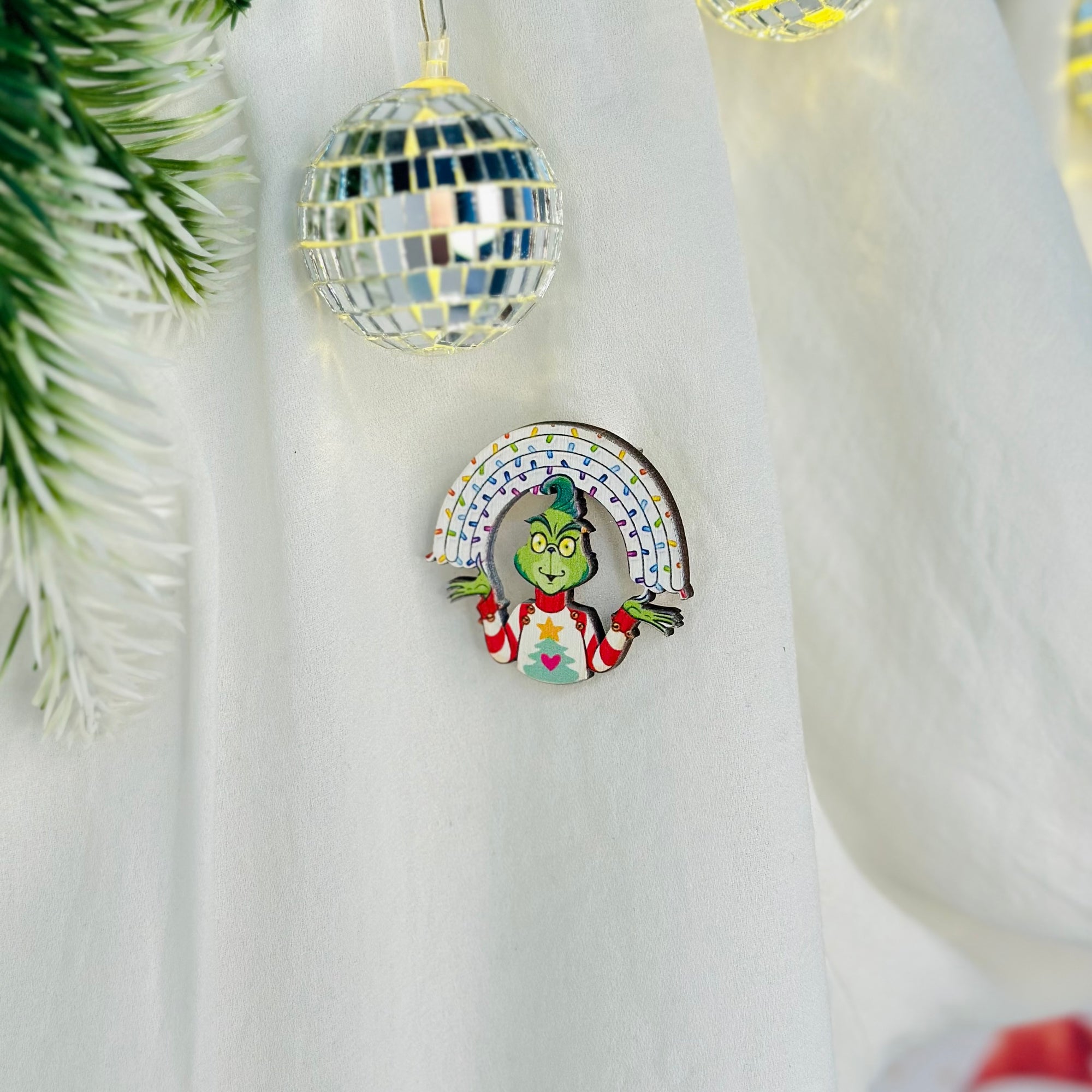 Grinch Various design standard brooches