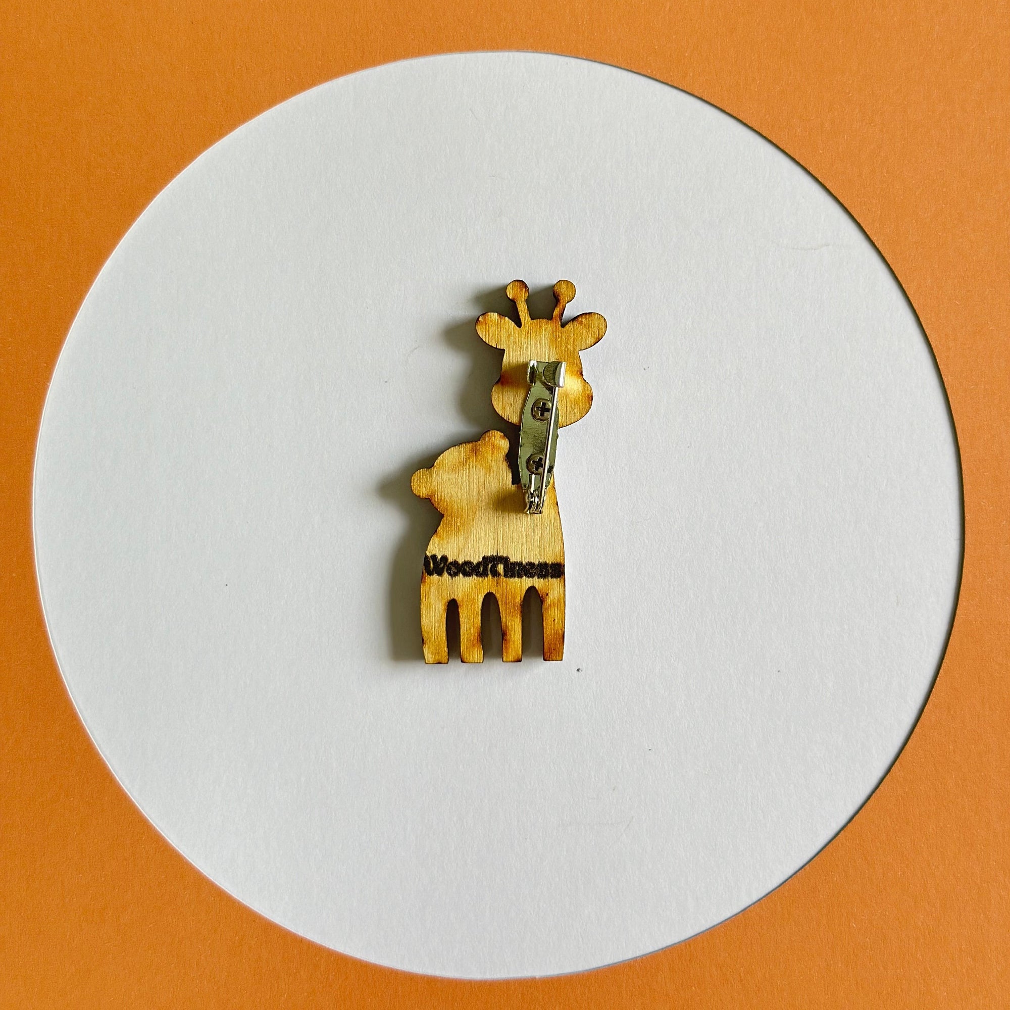 Giraffe standard brooch