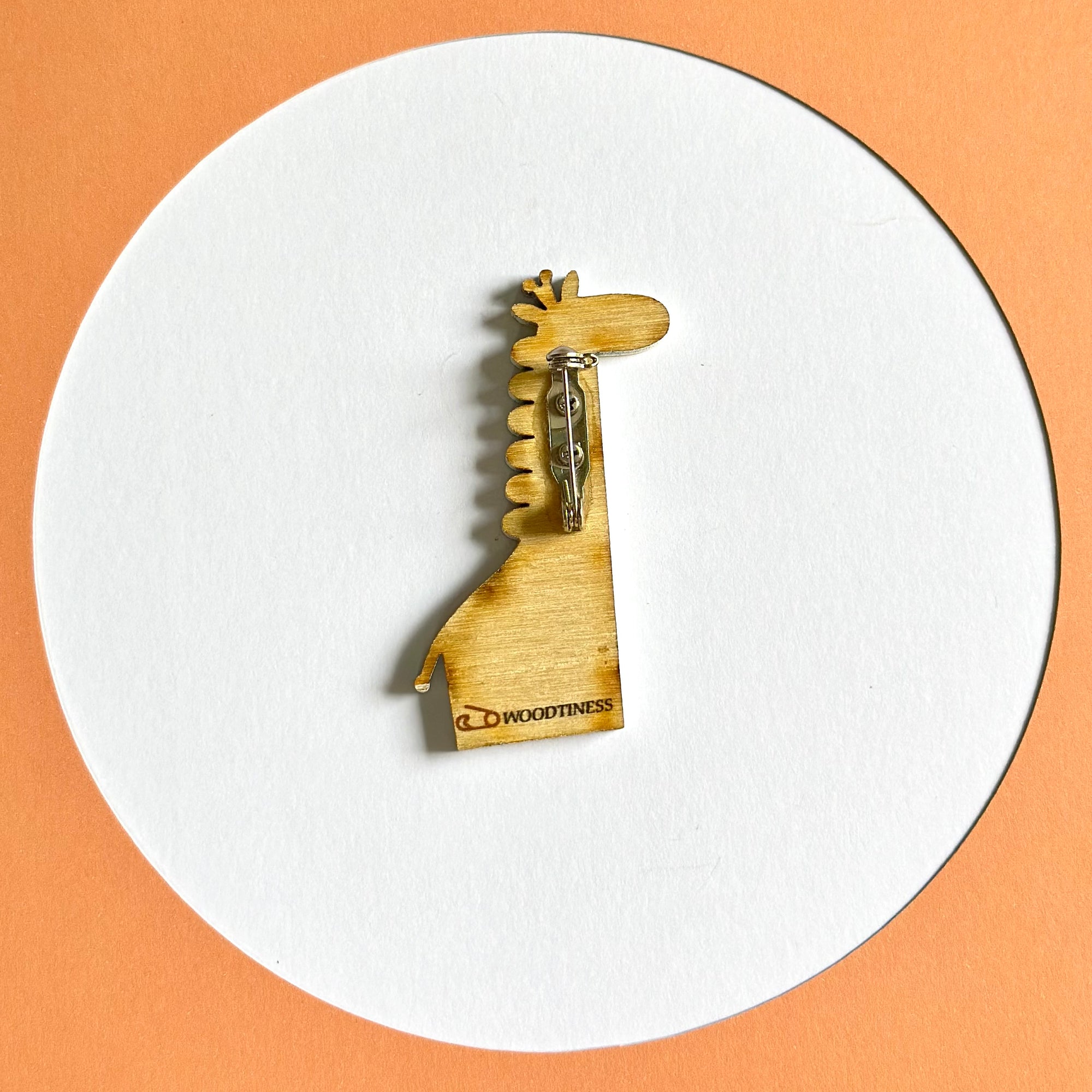 Giraffe standard brooch