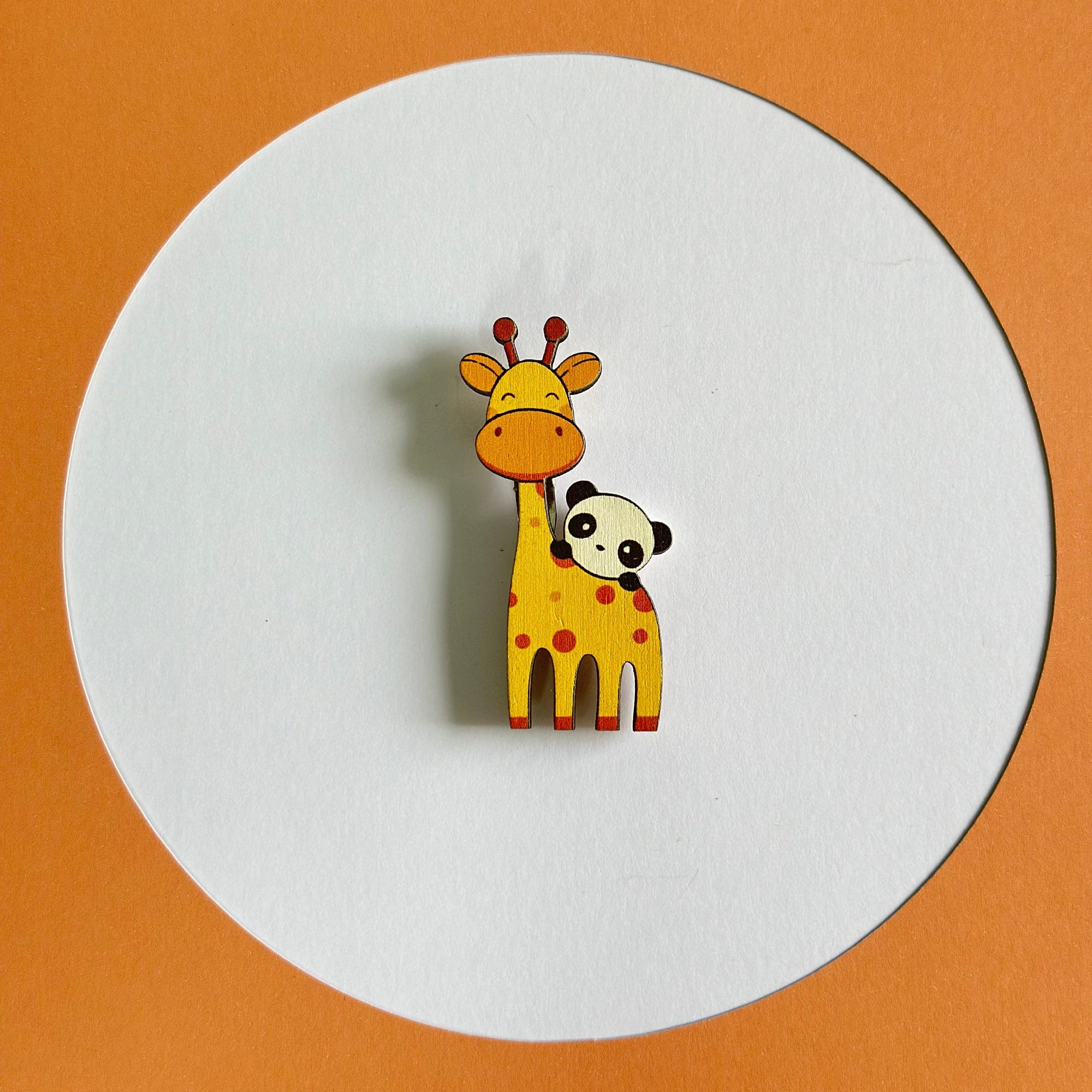 Giraffe standard brooch