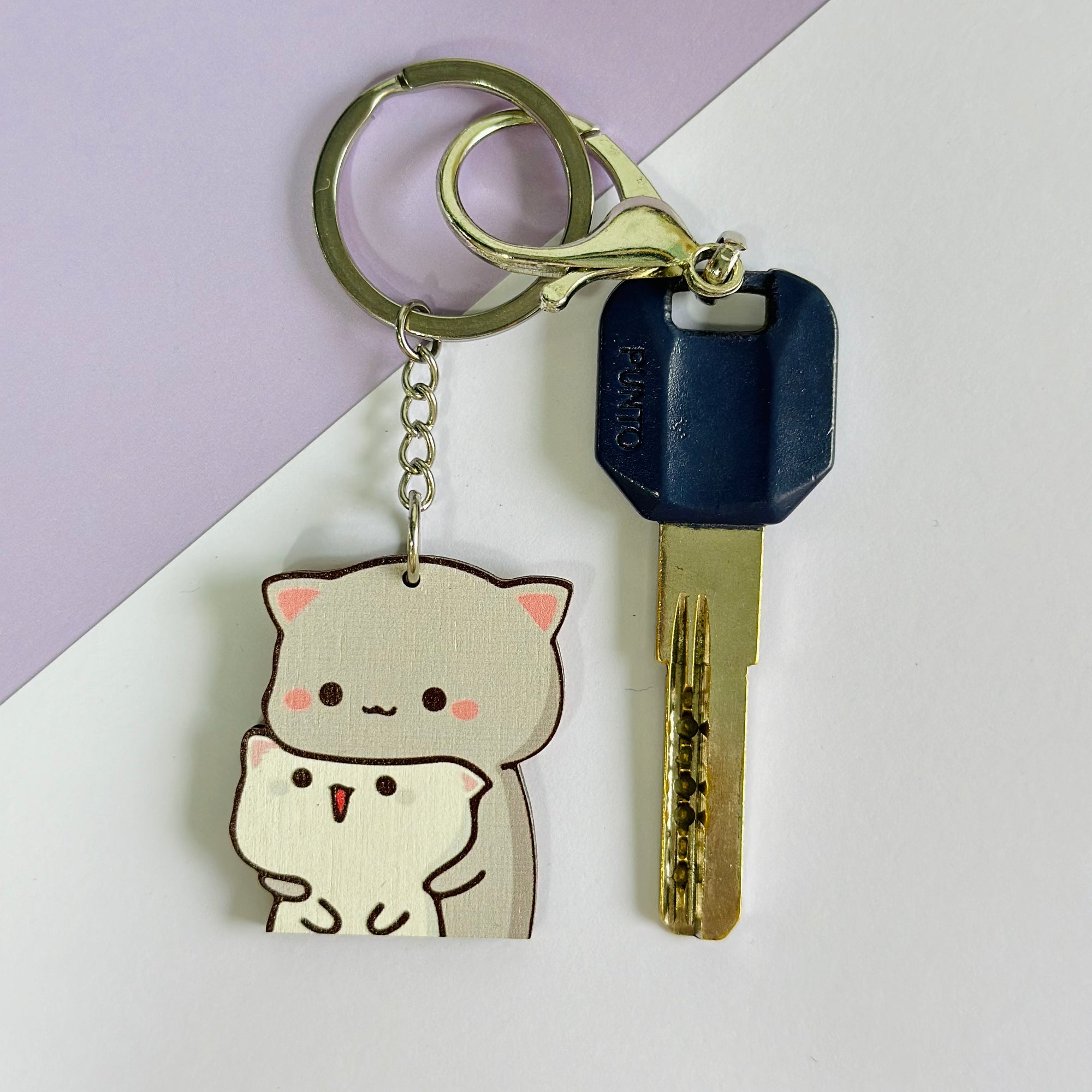 Hugging cats keychain