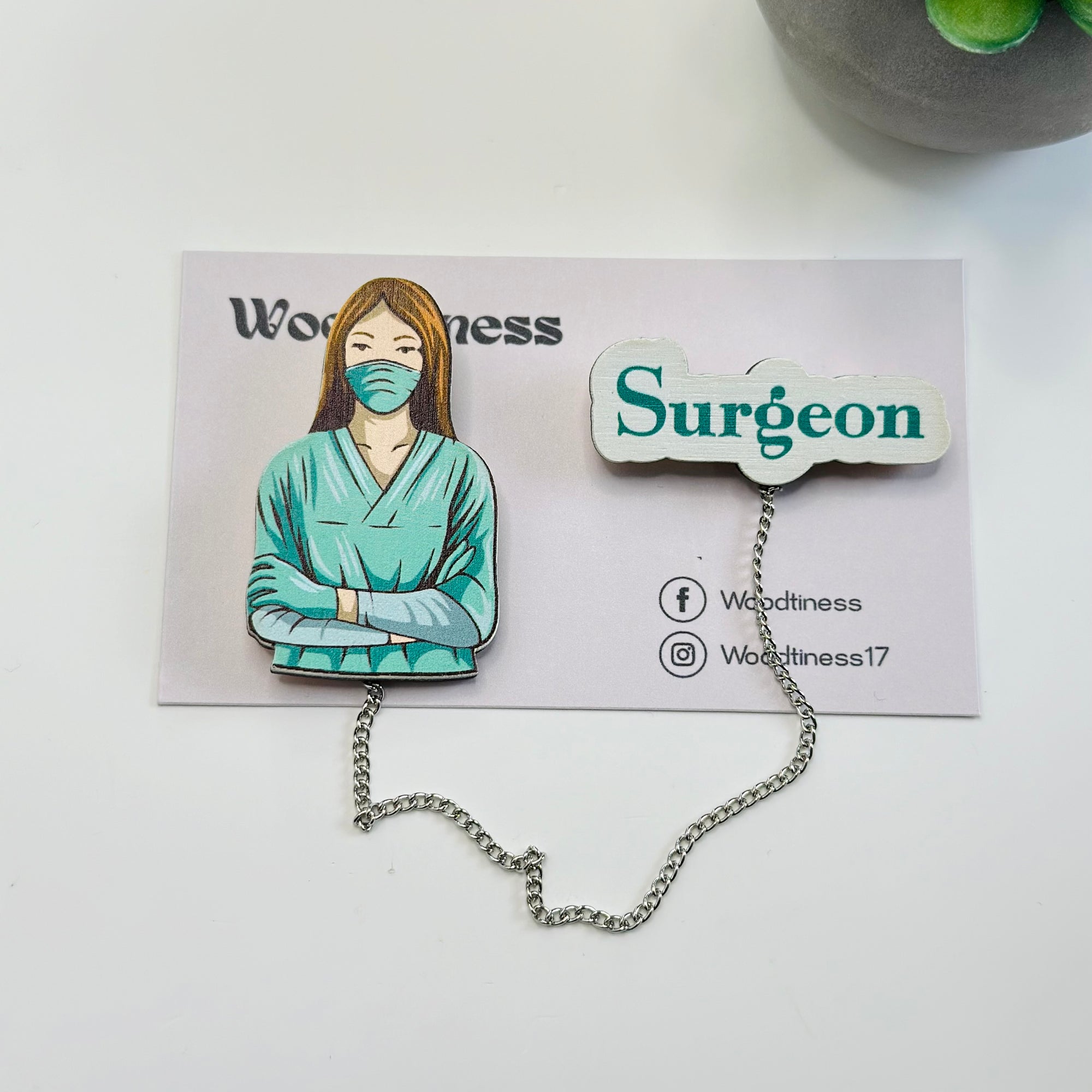 პროფესია ქირურგი (Surgeon)  სამედიცინო აქსესუარი გულსაბნევი