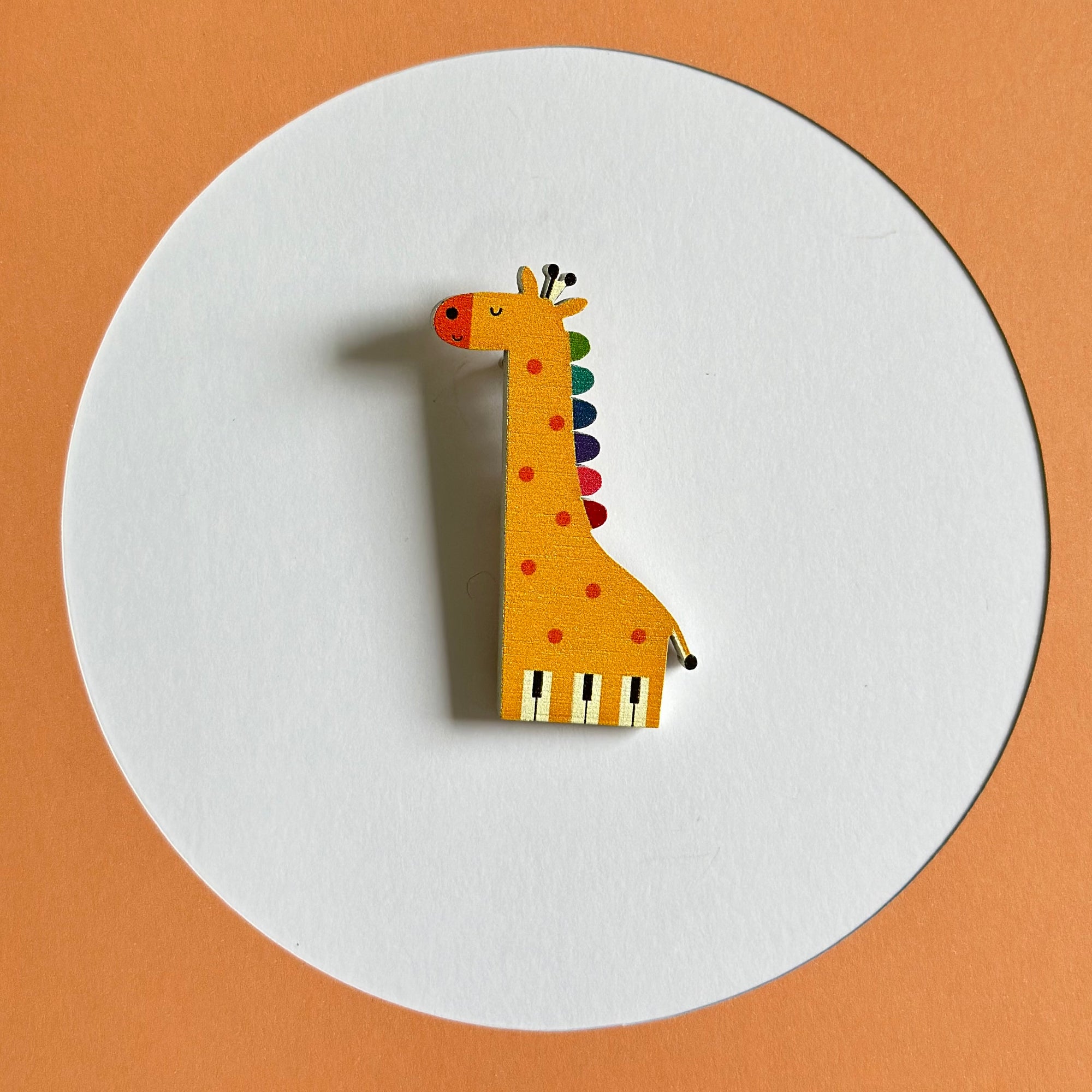 Giraffe standard brooch