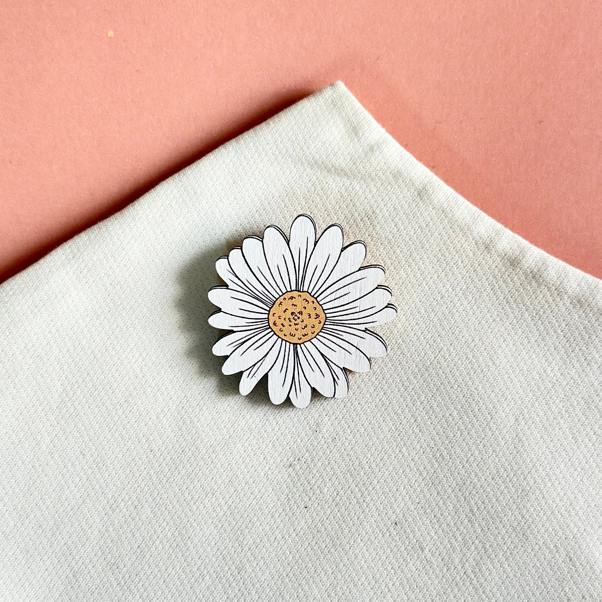 Daisies standard brooch