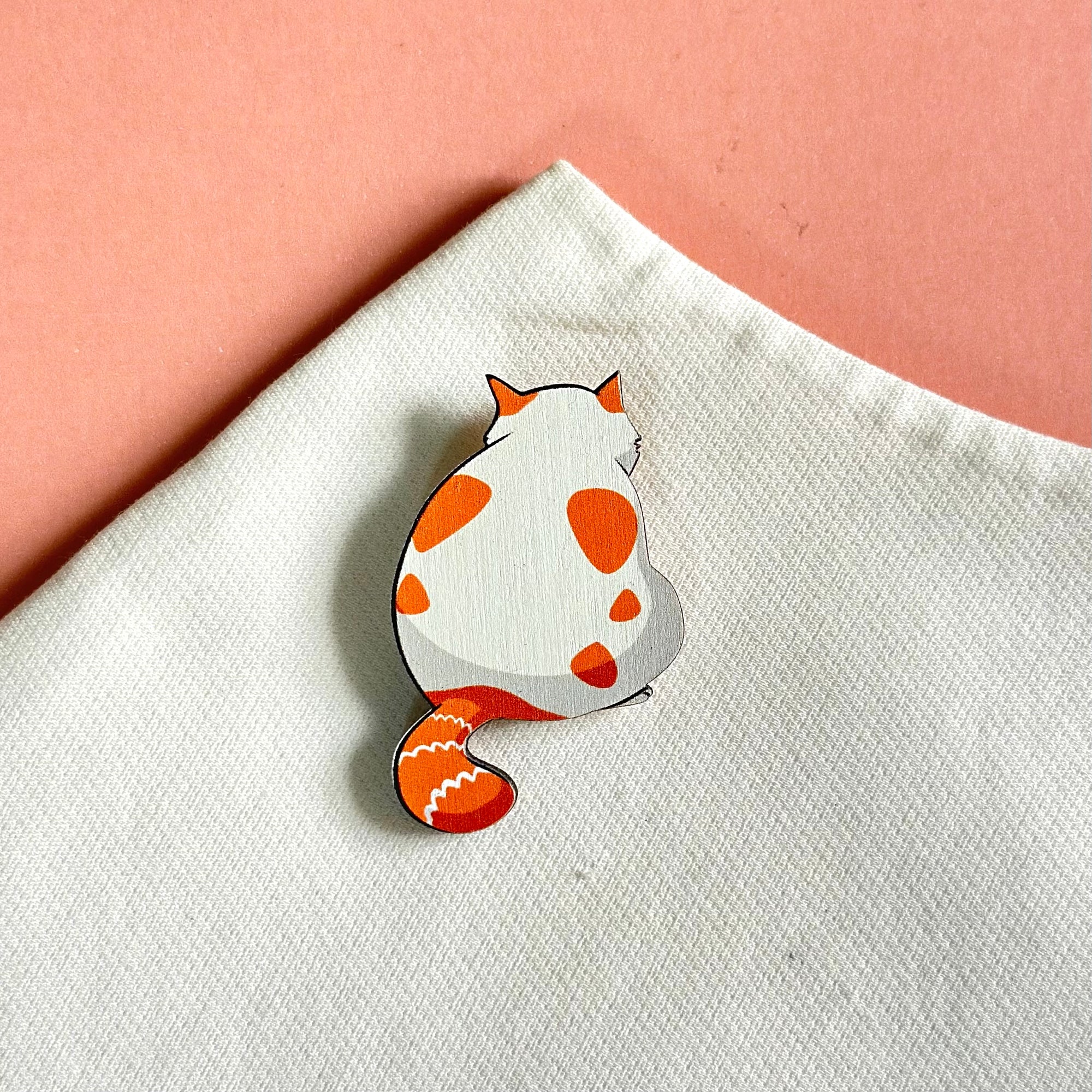 Fluffy cat standard brooch