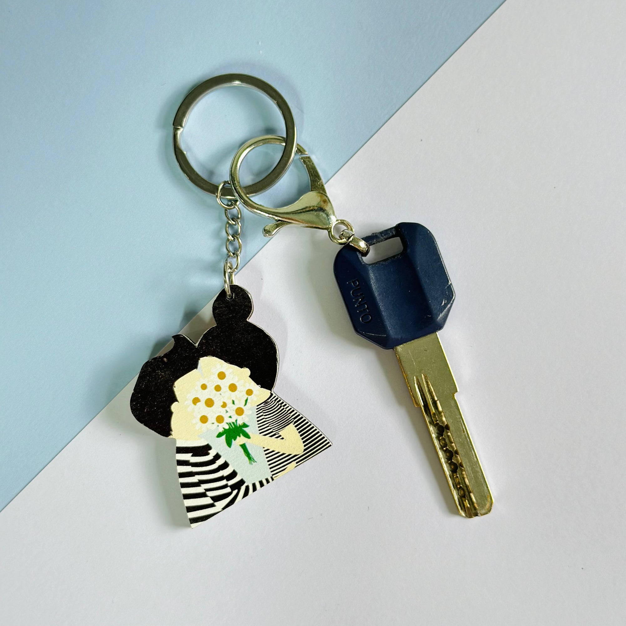 Lovers couple daisy keychain