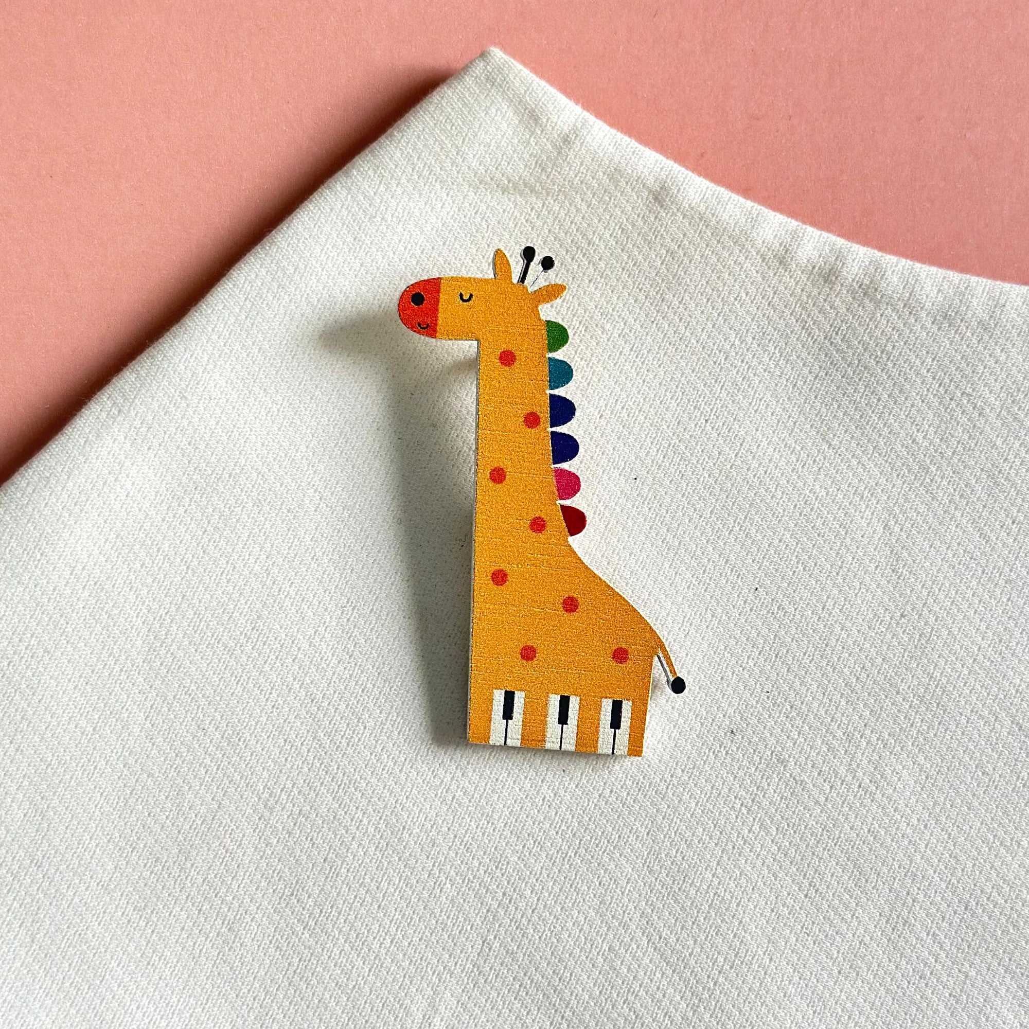 Giraffe standard brooch