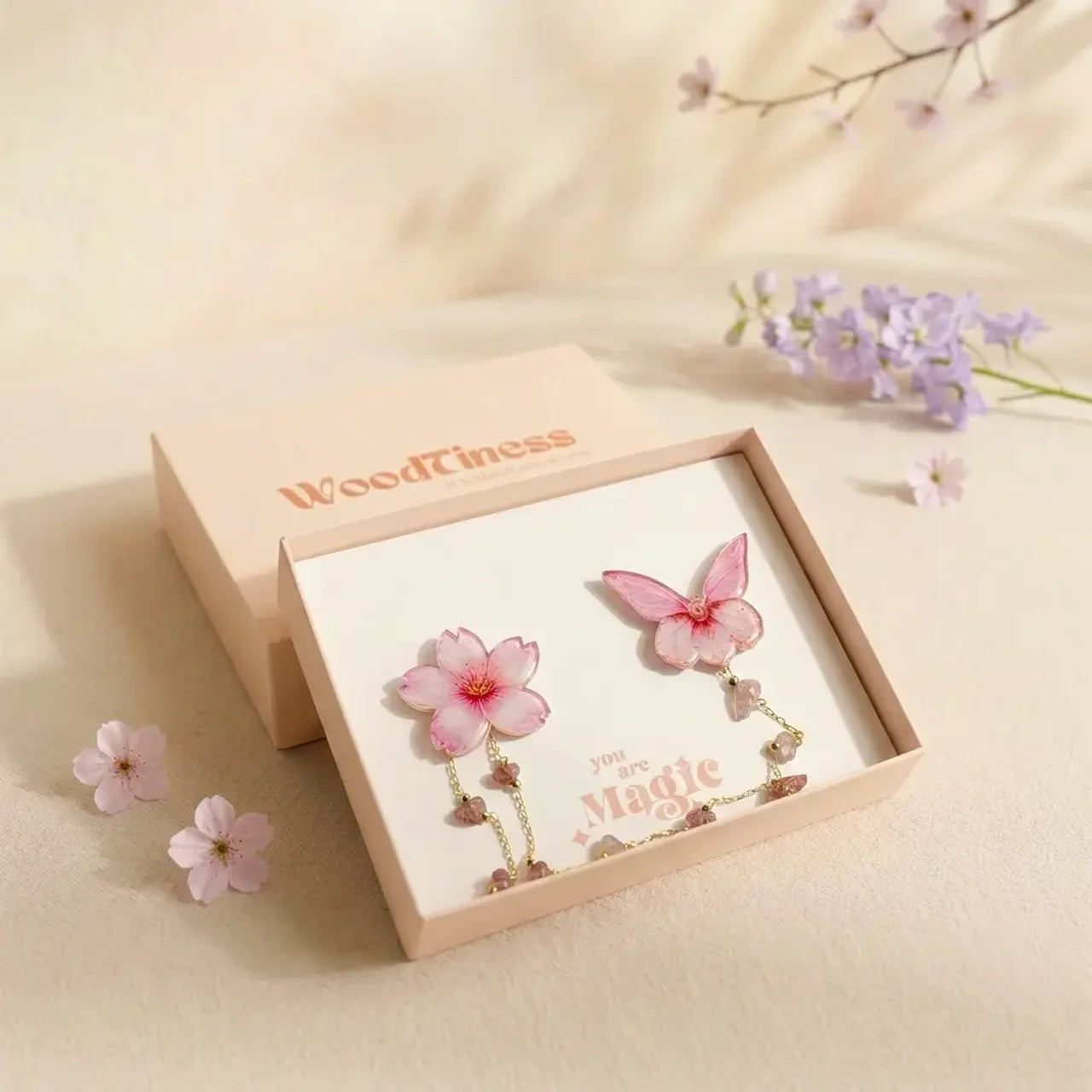 ვარდისფერი საკურა: ორგანული მინის გულსაბნევი ბუნებრივი ქვებით